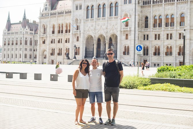 Budapest Essential Walk&Food tasting - Szabadság tér and the strudel-and-coffee break you can taste