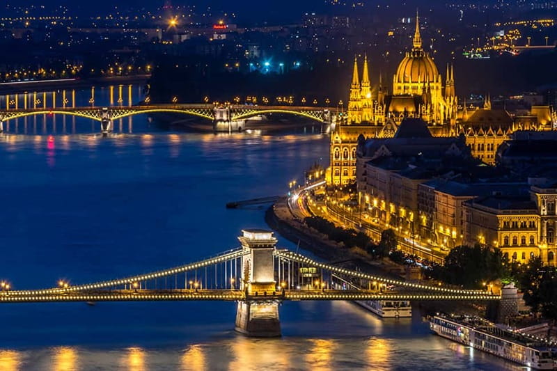 Budapest: Evening Castle Hill Tour with Fishermen's Bastion - Getting to Batthyány tér and Up the Hill by Van