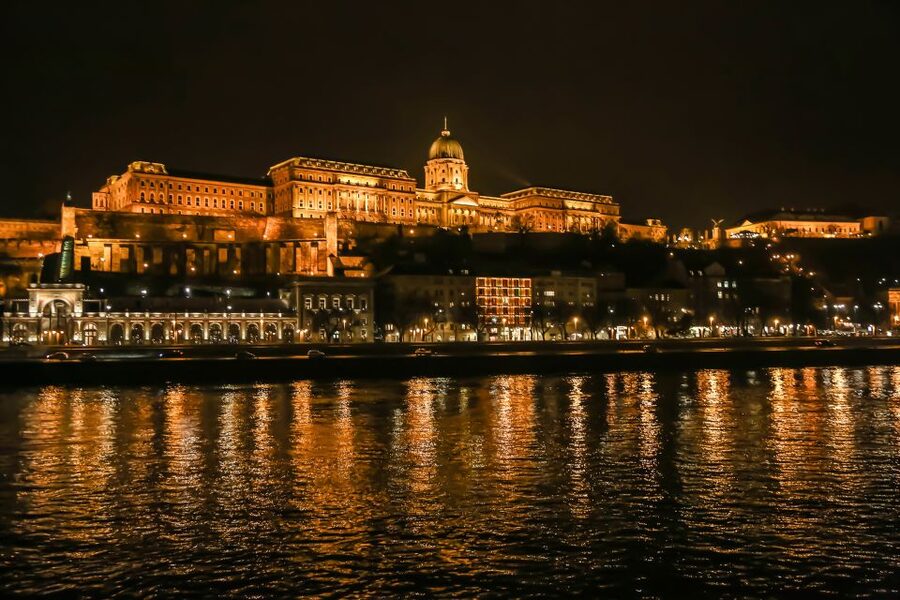 Budapest: Evening Cruise including Drink Options - The onboard atmosphere: why people rate this highly