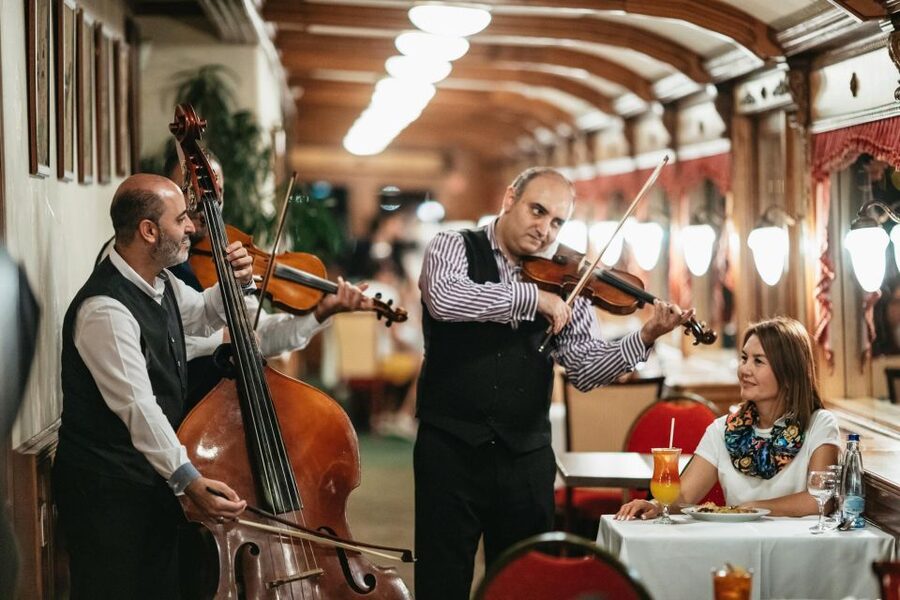 Budapest: Evening Cruise including Drink Options - Logistics that can make or break your evening