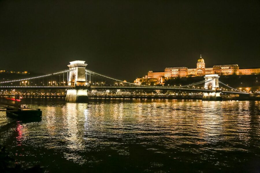 Budapest: Evening Cruise including Drink Options - Should you book this Budapest evening cruise with drink options?