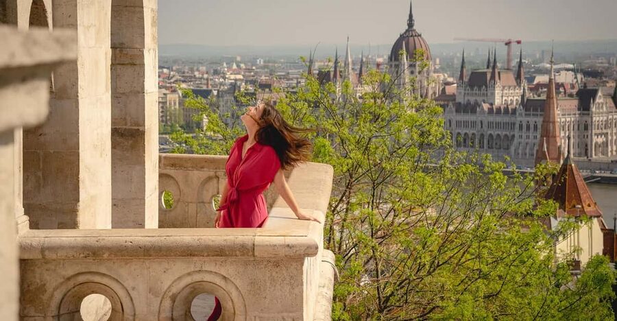 Budapest: Fast Private Photoshoot at Fisherman's Bastion - Key things that make this Budapest photoshoot work