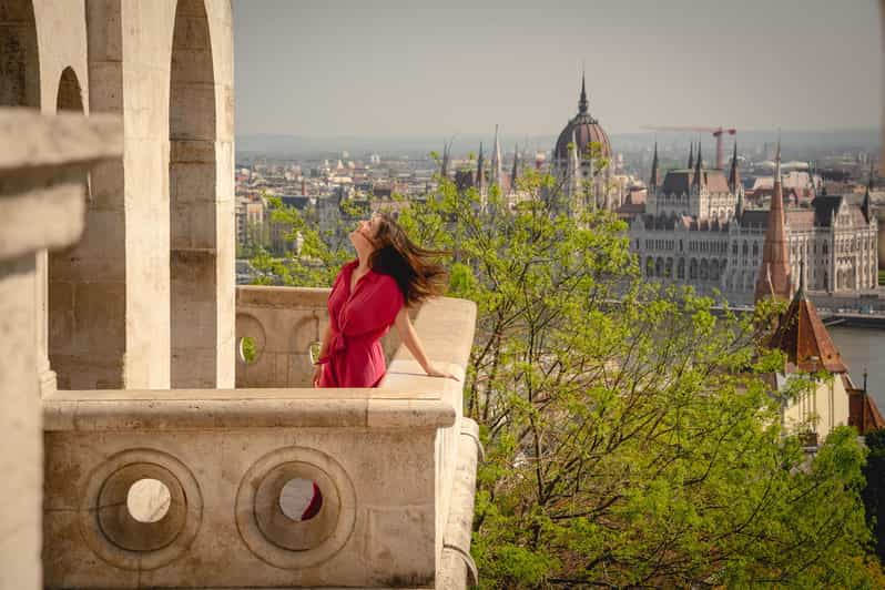 Budapest: Fast Private Photoshoot at Fisherman's Bastion - Basic vs Premium: 15 edited photos or 20-plus