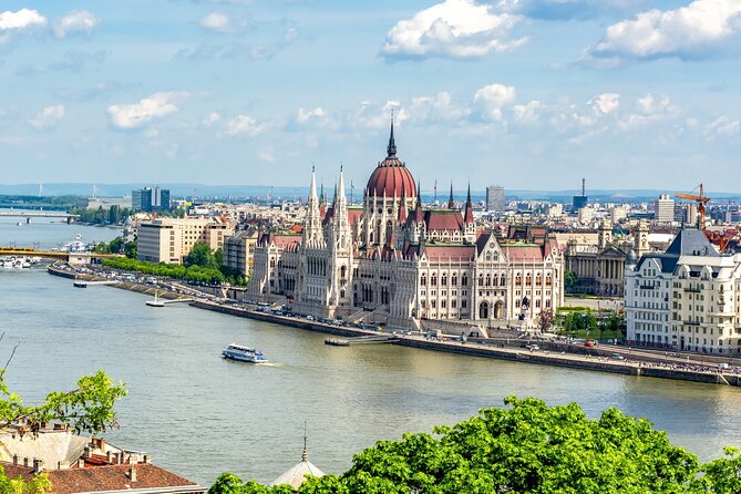 Budapest Fisherman's Bastion and St Stephen's Basilica Tour - Stop 2: Buda Castle District stroll, medieval streets without the rush