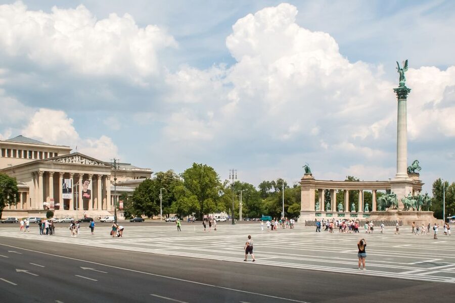 Budapest: Floating Bus Tour by Land and Water - Floating Into the Danube: What the Amphibious Bus Experience Feels Like