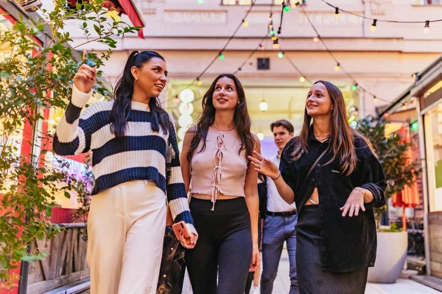 Budapest Food Walking Tour: Eat, Sip & Explore Like a Local - Four Eateries, Four Courses: From Nokedli to Flódni