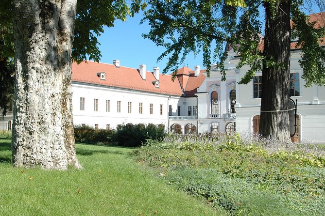 Budapest Gödöllő Palace Royal ‘Sisi’ Residence Half-Day Tour - Bilingual or Multilingual Tours: The Most Common Trade-Off