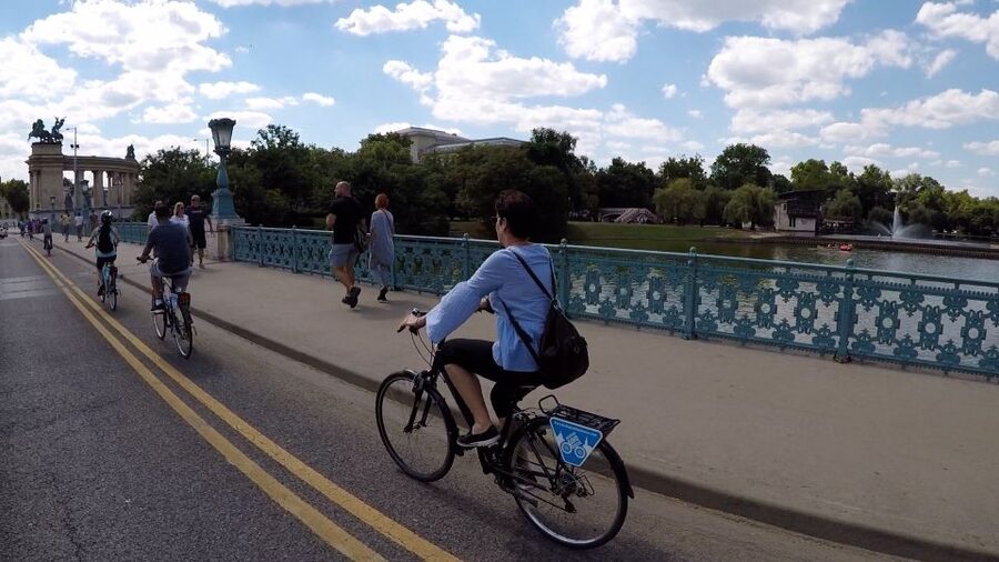 Budapest: Guided Bike & E-bike Tour with a Goulash - Parliament, St. Stephen’s Basilica, and the Danube skyline