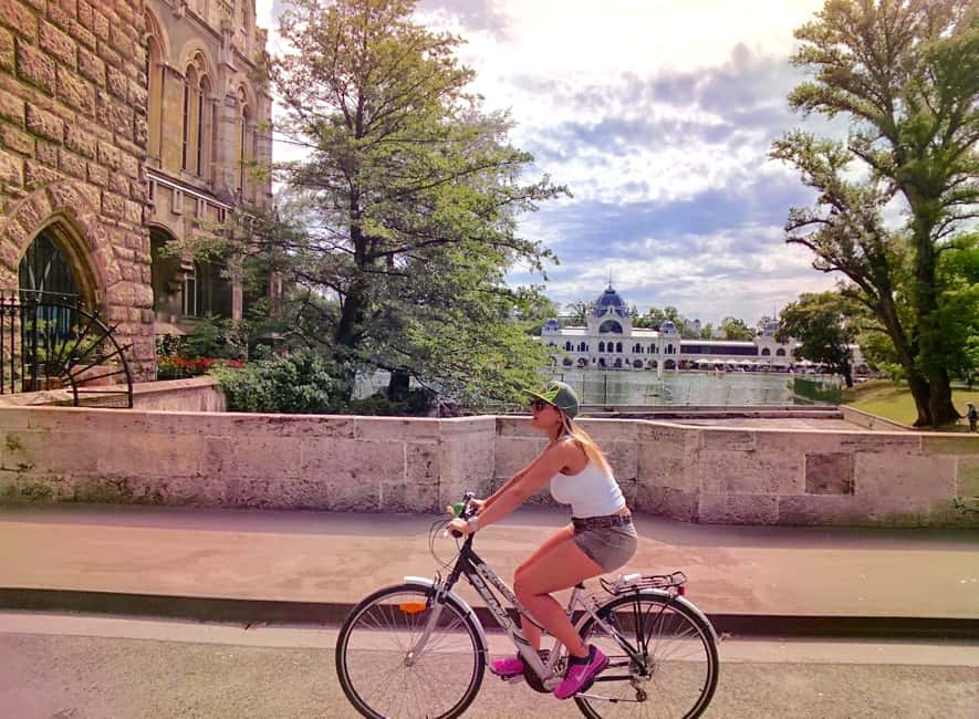 Budapest: Guided Bike & E-bike Tour with a Goulash - E-bikes are optional, but worth thinking about