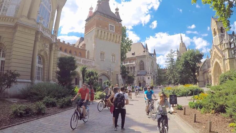 Budapest: Guided Bike & E-bike Tour with a Goulash - The guide factor: named talent and real city conversations