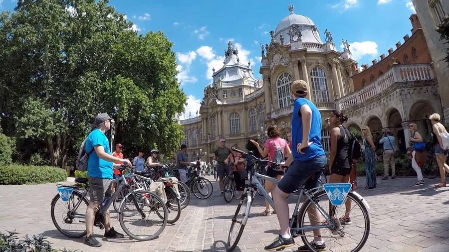 Budapest: Guided Bike & E-bike Tour with a Goulash - Andrássy Avenue, Heroes’ Square, and the best quick photo circuit