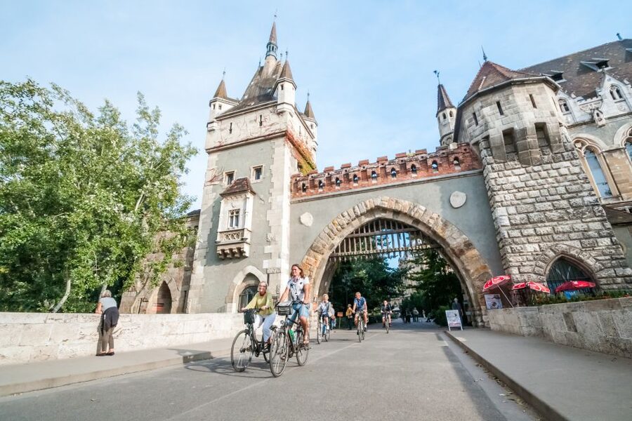 Budapest: Guided City Discovery Bike Tour - Széchenyi Thermal Bath area, zoo, and Fun Park views