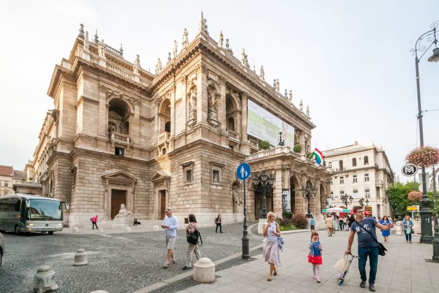 Budapest: Guided City Discovery Bike Tour - Opera House photo stop and the Jewish Quarter on two wheels