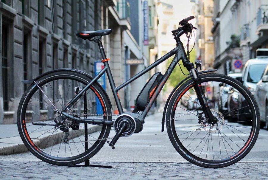Budapest: Guided City Tour by E-Bike - Meeting up near Astoria, then rolling out fast