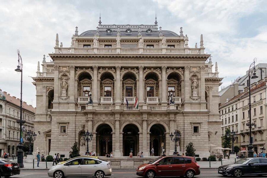 Budapest: Guided Musical Tour & Folk Music Performance - Városliget photo stop, plus scenic walking time