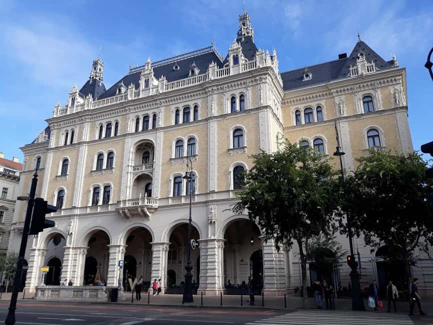Budapest: Guided Musical Tour & Folk Music Performance - A short bus ride that keeps the pace smart