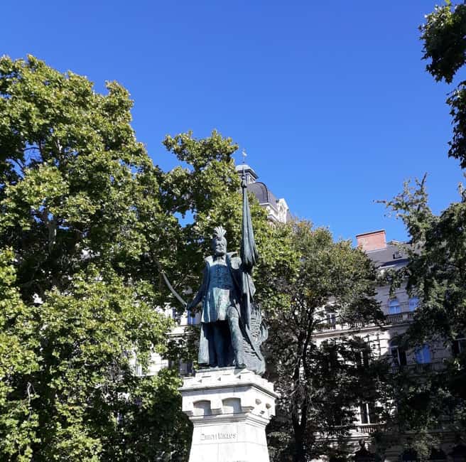 Budapest: Guided Musical Tour & Folk Music Performance - Meeting in front of the Magyar Állami Operaház (and what to look for)