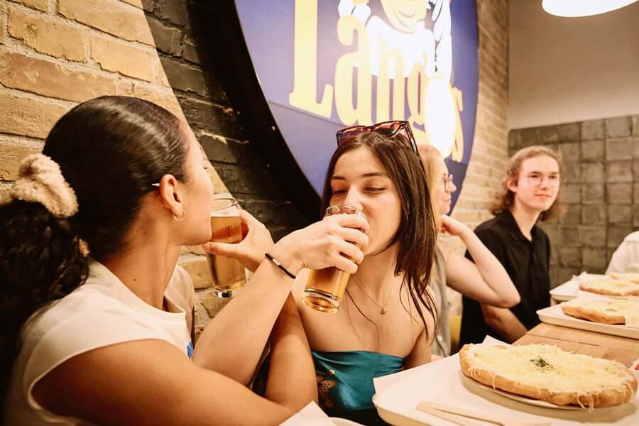 Budapest: Guided Street Food Tour with Sweet Wine - Food as a shortcut through District 7