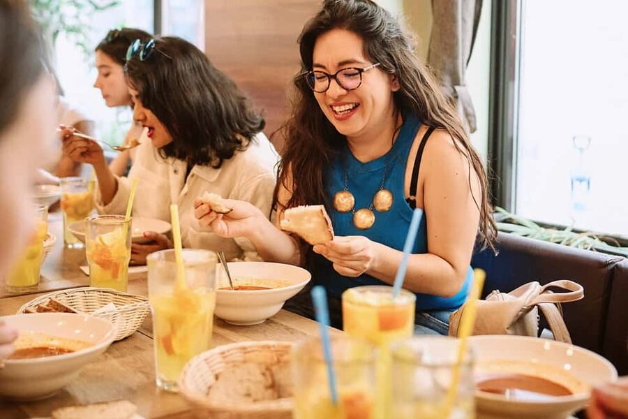 Budapest: Guided Street Food Tour with Sweet Wine - Finding the group at Kazinczy Street Synagogue