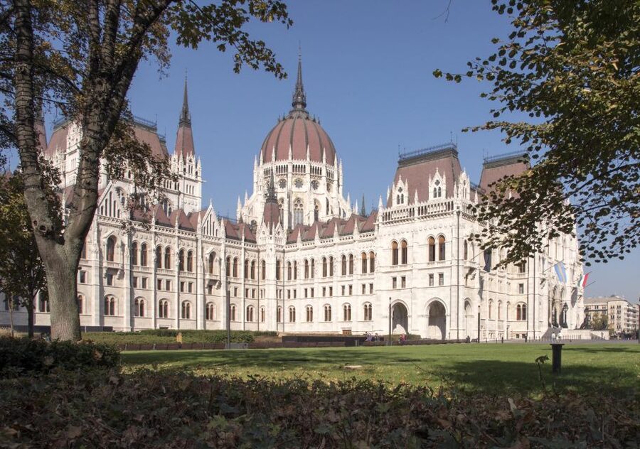 Budapest: Guided Walking Tour of Pest - Starting at Molnár’s Kürtőskalács, then going straight to the good stuff