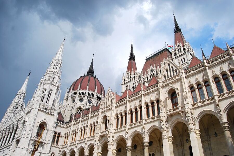 Budapest: Guided Walking Tour of Pest - Chain Bridge and the Danube Bank, where the city’s layout becomes obvious