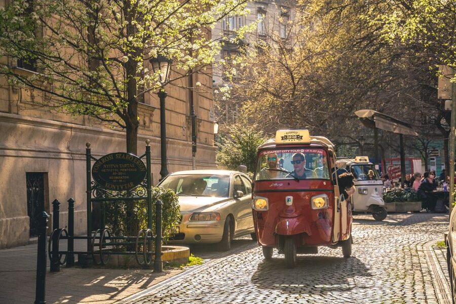 Budapest: Half-Day Exclusive Highlights Private Tour - Who should book this tuk-tuk highlights tour