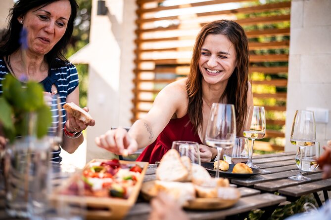 Budapest Half-Day Wine Tour: 3 Family Wineries, Meal & Pálinka - Stop Flow: What to Expect Between Wineries