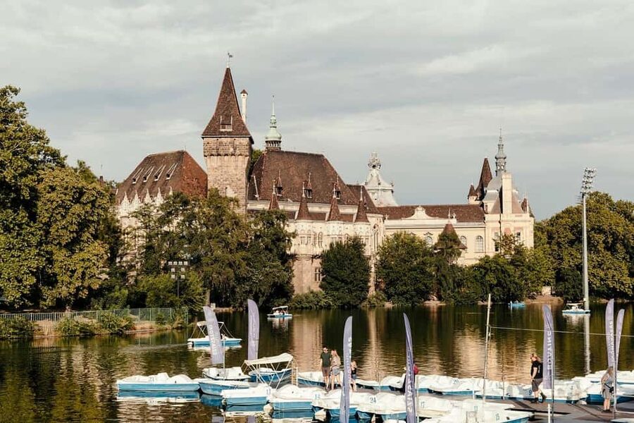 Budapest: Heroes' Square-City Park Tour & Music Performance - Start at Heroes’ Square, Where Budapest Shows Its Grand Side
