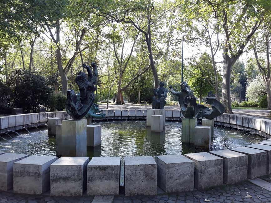 Budapest: Heroes' Square-City Park Tour & Music Performance - Vajdahunyad Castle Photo Stop, Why the Setting Works