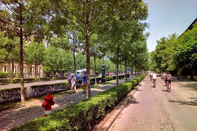 Budapest Highlights Bike Tour with a local guide - The ride itself: pace, comfort, and what 3.5 hours really feels like