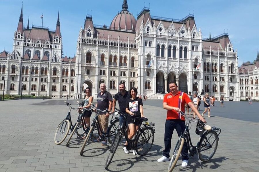 Budapest : Highlights & Hidden Gems Walking Tour - Buda Castle District: Matthias Church and the art of looking upward