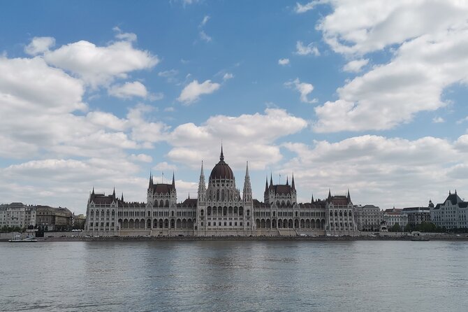 Budapest Highlights Private E-bike Tour - The Guide Factor: What Esther’s Praise Tells You
