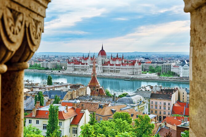 Budapest Highlights Self guided scavenger hunt and Walking Tour - Stop 2: Erzsebet tér, the city-square reset