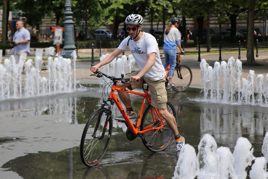 Budapest: Historic Downtown Bicycle Ride with Scenic Views - Why Budapest makes more sense on wheels than on foot