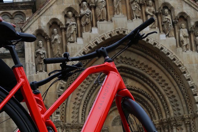 Budapest: Historic Downtown ride on E-Bicycles Buda & Pest - Pest sights: Jewish Quarter vibes, Liszt Academy, and St. Stephen’s Basilica