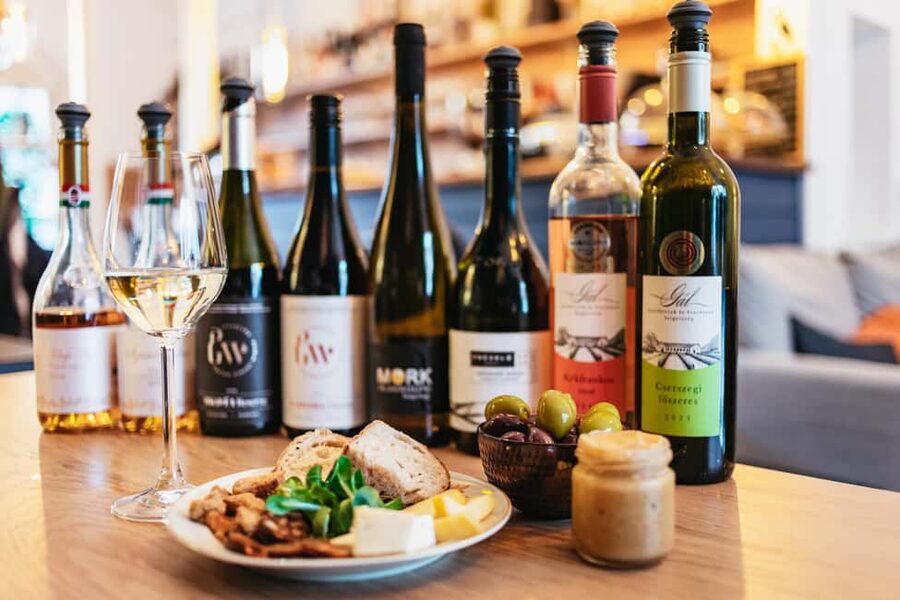 Budapest: Hungarian Wine Tasting with 8 Wines and Tapas - The grape story you came for: cserszegi fűszeres and furmint