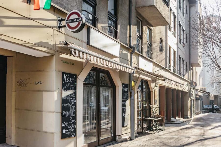 Budapest: Hungarian Wine Tasting with 8 Wines and Tapas - Price and what you really get for $68
