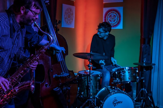 Budapest JazzHouse - Entering Budapest JazzHouse: a small setting with a big sound