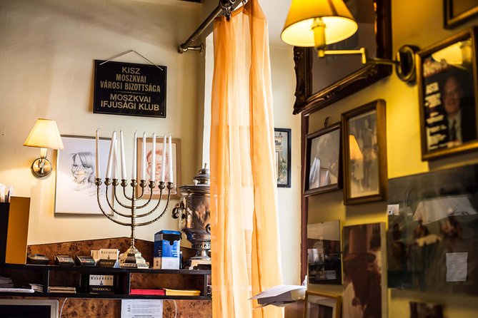 Budapest Jewish Cuisine & Culture Walk - Dohány Street Synagogue and the memorial stops that frame the meal