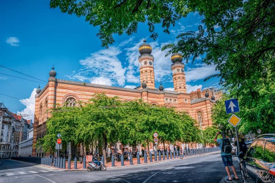 Budapest Jewish Ghetto History Private Guided Walking Tour - Dohány Street Synagogue, UNESCO-scale architecture plus memorial meaning