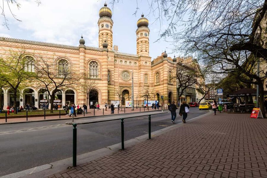 Budapest Jewish Ghetto History Private Guided Walking Tour - Rumbach Street Synagogue, Moorish Revival inside (4-hour option)