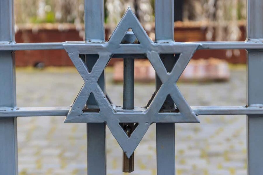 Budapest Jewish Ghetto History Private Guided Walking Tour - Walking distance, shoes, and how to stay comfortable