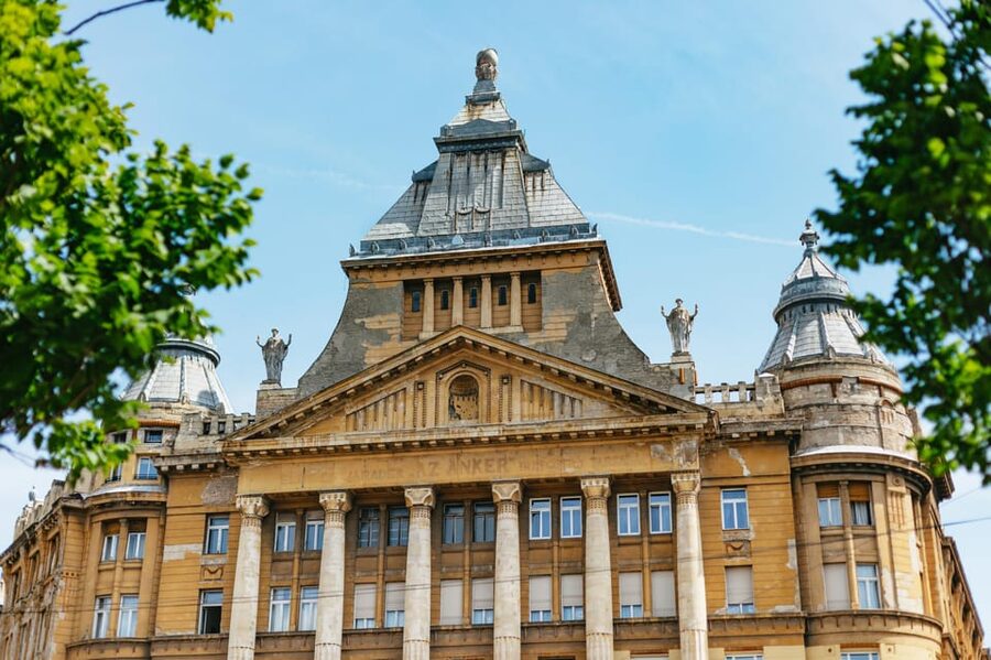Budapest: Jewish History Guided Walking Tour with Historian - Jewish Quarter street level: synagogues you see from the outside