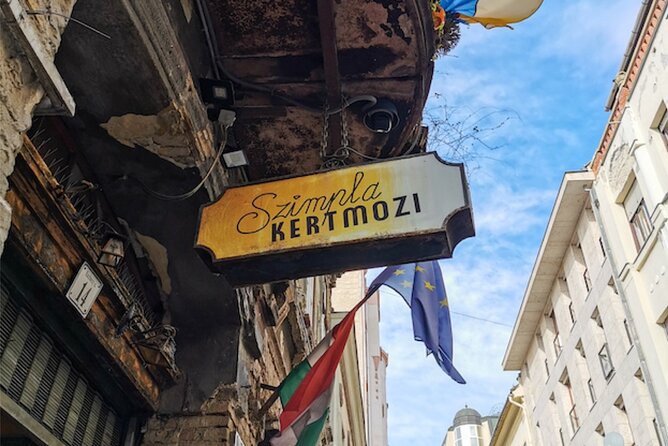 Budapest (Jewish Quarter) Scavenger Hunt and Self-Guided Tour - Szimpla Ruin Pub and the Creative Side of the Hunt