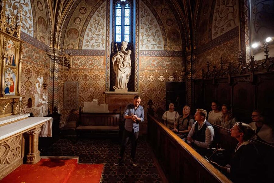 Budapest: Matthias Church: Colorful Tiles & Coronations Tour - Entering Matthias Church: more than a pretty face