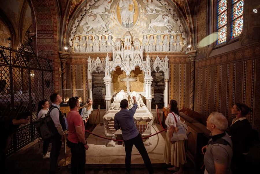 Budapest: Matthias Church: Colorful Tiles & Coronations Tour - Timing, weather, and the dress code you must follow