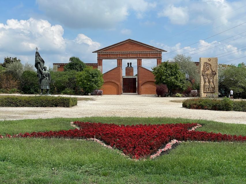 Budapest: Memento Park and Icons of Communism Guided Tour - How Memento Park turns statues into real political power
