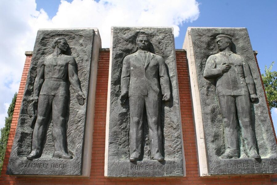Budapest: Memento Park Ticket - First Stop: Stalin’s Grandstand and the Parade Square Replica