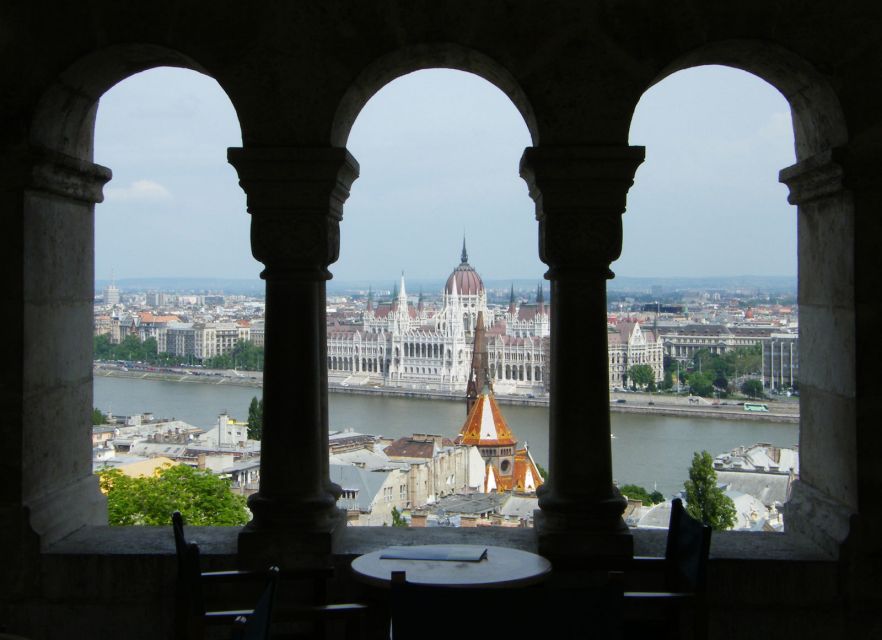 Budapest: Multilingual Highlights Tour - The Danube Bridge Panorama and the Optional Royal Palace Walk