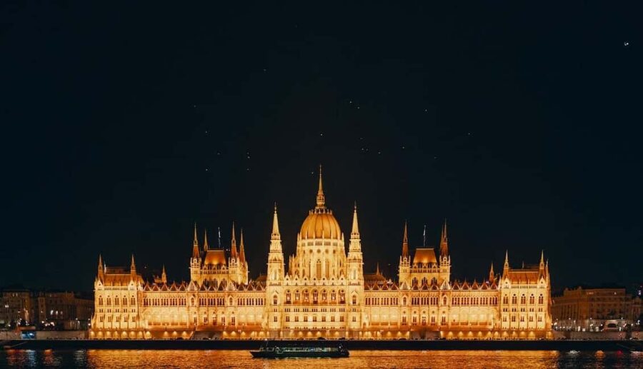 Budapest: Night Lights Tour & Moon Gazing in a Retro Minibus - Where you start, and why City Park matters at night